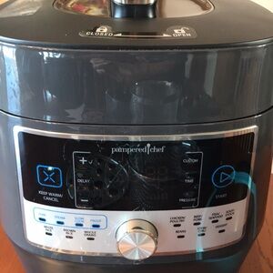 Pampered Chef Quick Cooker with Many Accessories